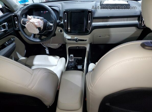 YV4162UL0M2491616 2021 VOLVO XC40 Blue Widok deski rozdzielczej