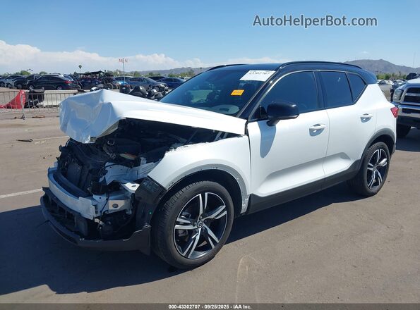 YV4162UM0M2522372 2021 VOLVO XC40 Белый Передняя левая четверть