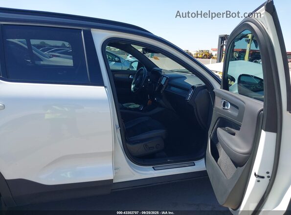 YV4162UM0M2522372 2021 VOLVO XC40 Белый Вид салона спереди