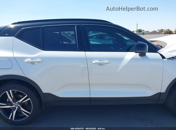 YV4162UM0M2522372 2021 VOLVO XC40 Белый Панорамный вид салона 360°