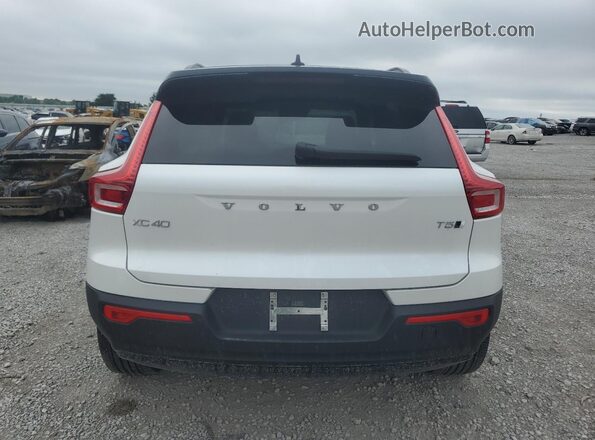 YV4162UM5M2589145 2021 VOLVO XC40 White Вид ззаду