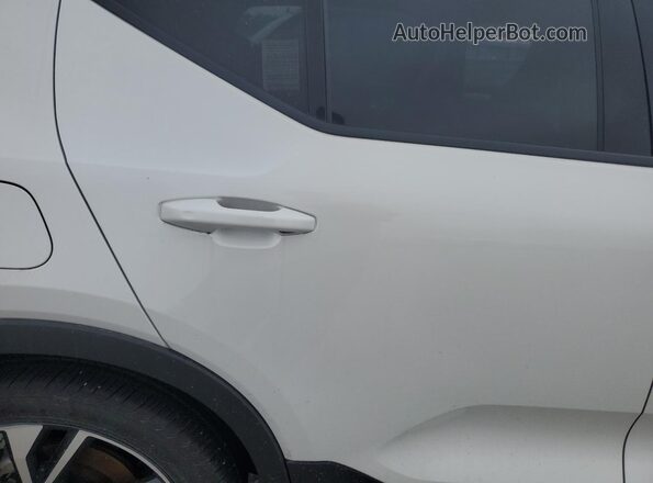 YV4162UM5M2589145 2021 VOLVO XC40 White Вид задньої частини салону