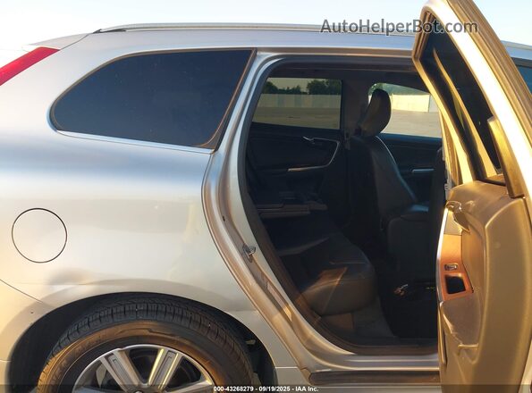 YV440MDU5H2149491 2017 VOLVO XC60 Silver 