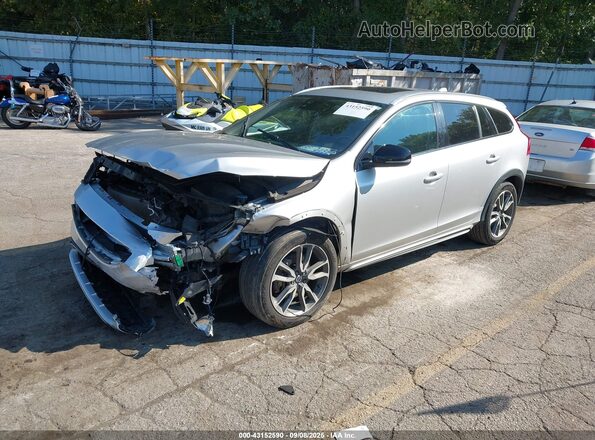 YV440MWK5H1023598 2017 VOLVO V60 CROSS COUNTRY Silver Front left