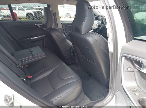 YV4612HK2G1008157 2016 VOLVO V60 CROSS COUNTRY White VIN կոդի պիտակի տեսք