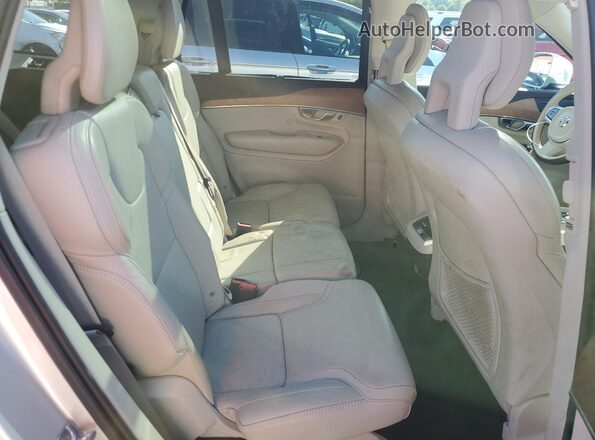 YV4A22PL5L1582263 2020 VOLVO XC90 Silver Widok wnętrza z tyłu