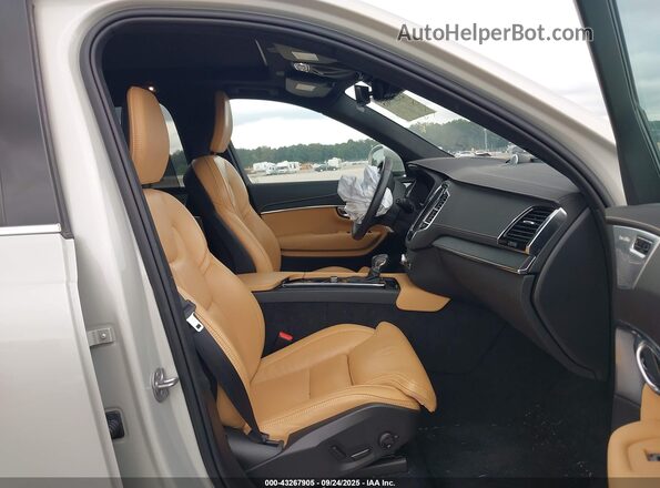 YV4A22PL5N1857990 2022 VOLVO XC90 Silver Front interior view