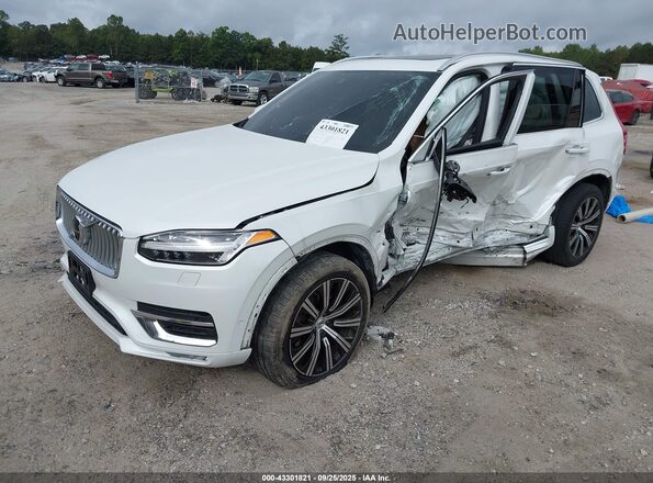 YV4A22PL9N1868569 2022 VOLVO XC90 White Vista tres cuartos delantera izquierda