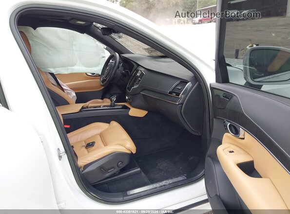 YV4A22PL9N1868569 2022 VOLVO XC90 White Vista interior delantera