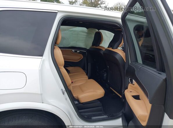 YV4A22PL9N1868569 2022 VOLVO XC90 White Vista de la etiqueta del VIN