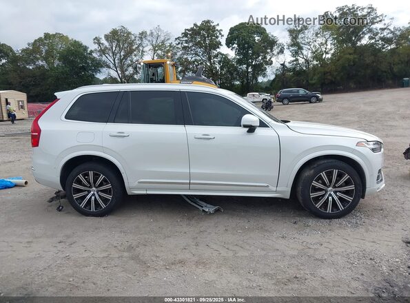YV4A22PL9N1868569 2022 VOLVO XC90 White Vista interior de 360 grados