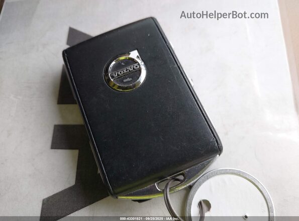 YV4A22PL9N1868569 2022 VOLVO XC90 White Vista del salpicadero