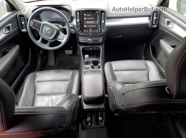 YV4AC2HK4N2780784 2022 VOLVO XC40 Black 