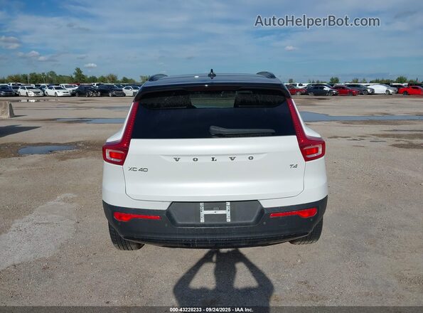 YV4AC2HM3M2521932 2021 VOLVO XC40 White 