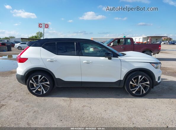 YV4AC2HM3M2521932 2021 VOLVO XC40 White Widok wnętrza z tyłu