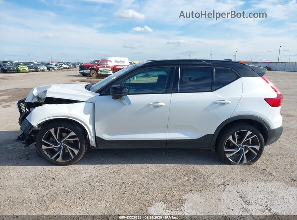 YV4AC2HM3M2521932 2021 VOLVO XC40 White Widok wnętrza 360 stopni
