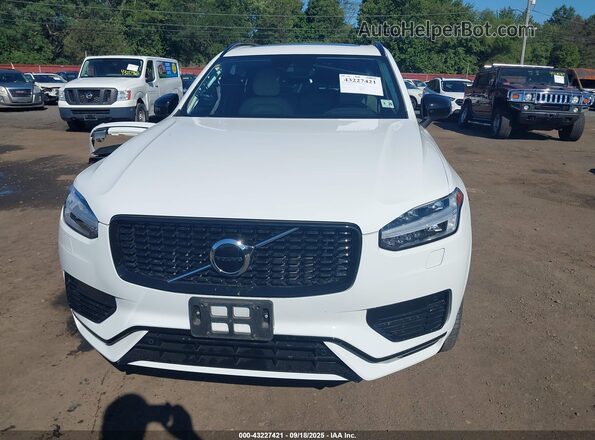 YV4BR0CM2M1750025 2021 VOLVO XC90 RECHARGE PLUG-IN HYBRID Белый Вид задней части салона