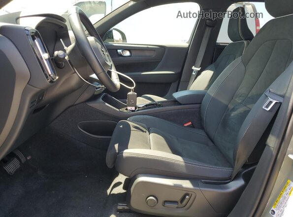 YV4ED3UL4P2108035 2023 VOLVO XC40 Green 