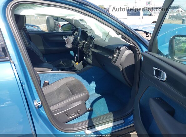 YV4ED3UL5P2093125 2023 VOLVO XC40 RECHARGE PURE ELECTRIC Blue Вид салону спереду