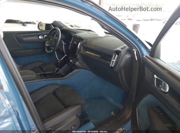 YV4ED3UM3P2089275 2023 VOLVO XC40 RECHARGE PURE ELECTRIC Blue წინა სალონის ხედი