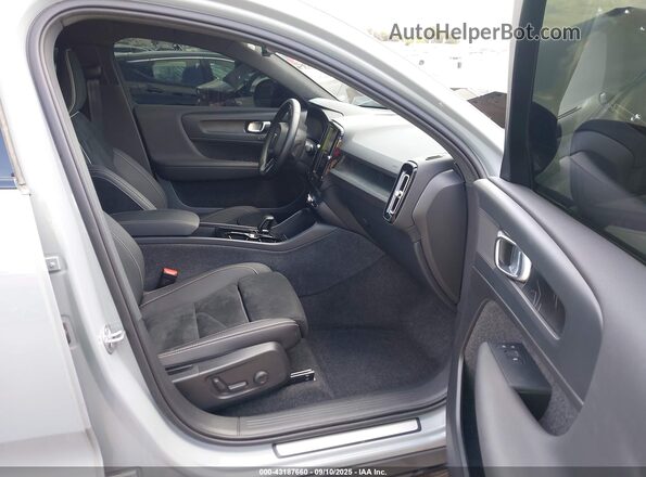 YV4EH3BL2R2098356 2024 VOLVO C40 Серый Вид салона спереди