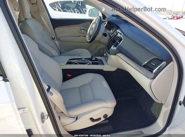 YV4H60CE5R1145998 2024 VOLVO XC90 RECHARGE PLUG-IN HYBRID Белый Вид салона спереди