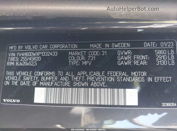 YV4H60DWXP1332433 2023 VOLVO XC60 RECHARGE PLUG-IN HYBRID Black Widok komory silnika
