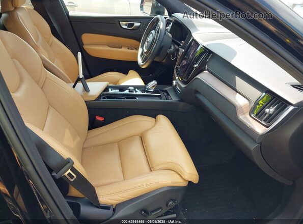 YV4L12DL5N1981774 2022 VOLVO XC60 Black Widok wnętrza z przodu