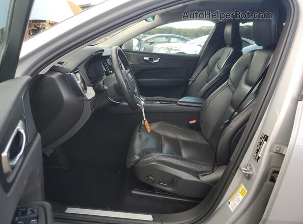 YV4L12RL0N1078862 2022 VOLVO XC60 Silver Вид салону спереду