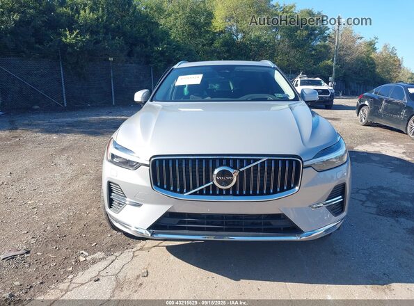 YV4L12RL3N1950838 2022 VOLVO XC60 Silver Rear interior view