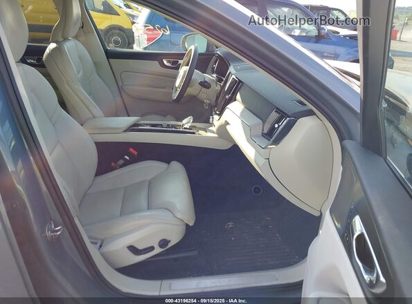 YV4L12RL7N1018285 2022 VOLVO XC60 Gray Vista interior delantera