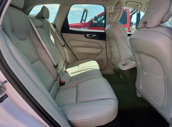 YV4L12RW0P1335189 2023 VOLVO XC60 White 