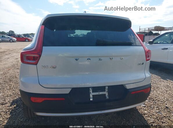 YV4L12UJ9S2568986 2025 VOLVO XC40 White 