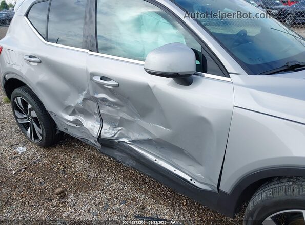 YV4L12UN9P2075643 2023 VOLVO XC40 Silver წინა ხედი