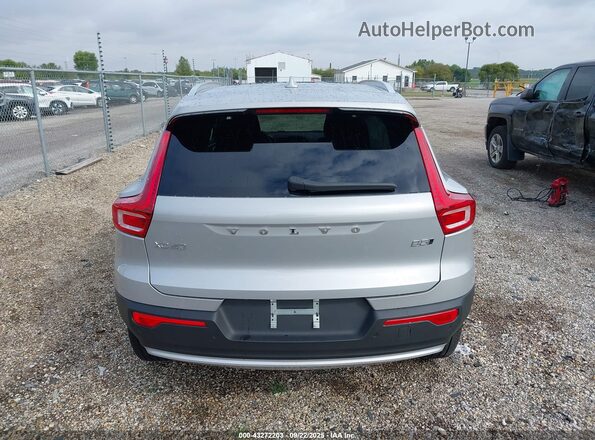YV4L12UN9P2075643 2023 VOLVO XC40 Silver 