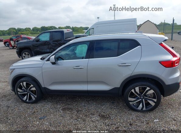 YV4L12UN9P2075643 2023 VOLVO XC40 Silver სალონის 360-გრადუსიანი ხედი