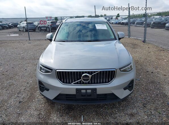 YV4L12UN9P2075643 2023 VOLVO XC40 Silver ხელსაწყოთა პანელის ხედი