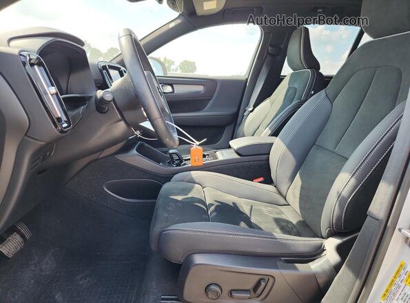 YV4L12UW2P2049894 2023 VOLVO XC40 Белый 