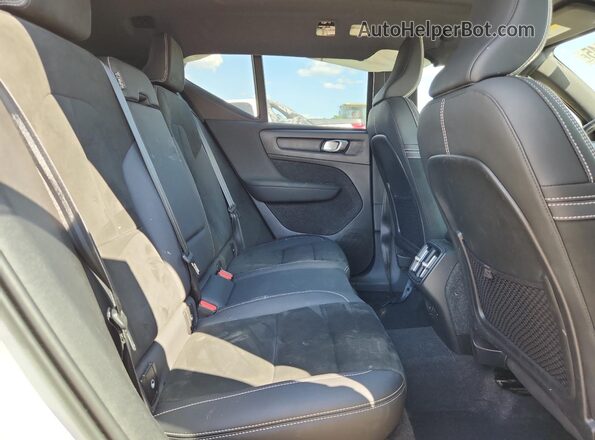 YV4L12UW2P2049894 2023 VOLVO XC40 Белый 
