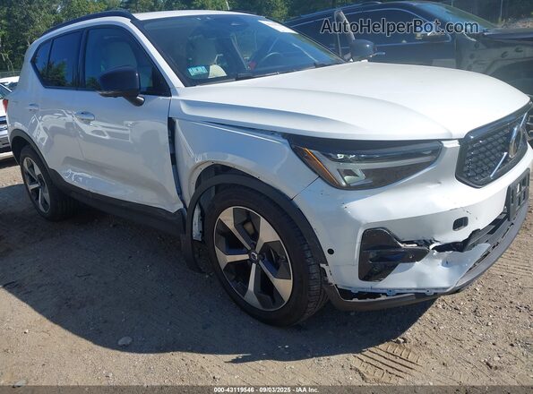 YV4L12UW6P2948418 2023 VOLVO XC40 White 