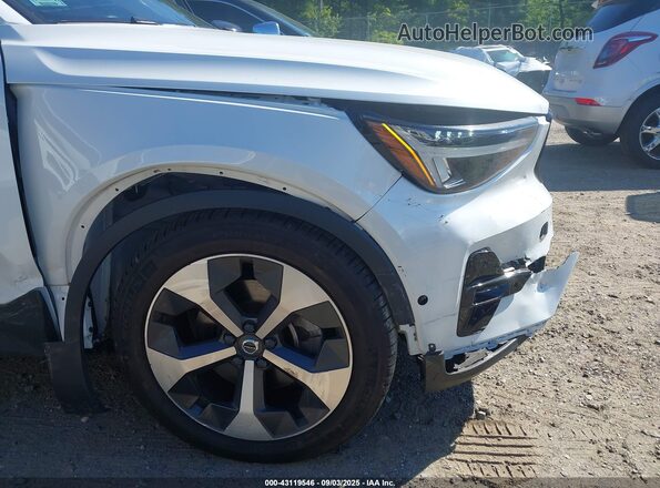 YV4L12UW6P2948418 2023 VOLVO XC40 White 