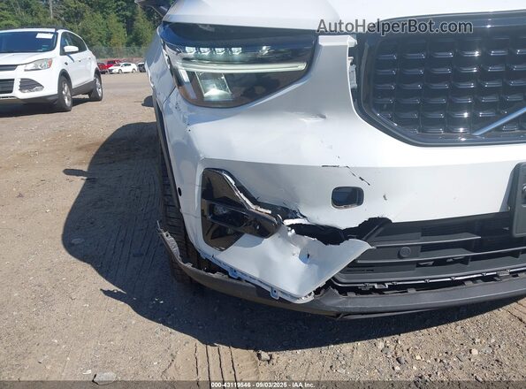 YV4L12UW6P2948418 2023 VOLVO XC40 White 