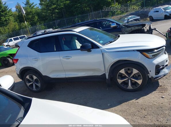 YV4L12UW6P2948418 2023 VOLVO XC40 White 