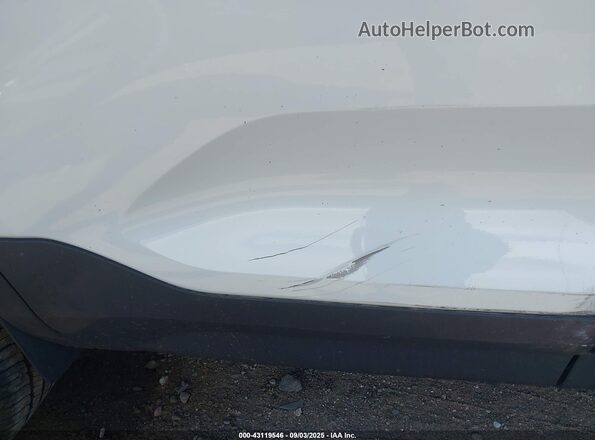 YV4L12UW6P2948418 2023 VOLVO XC40 White 