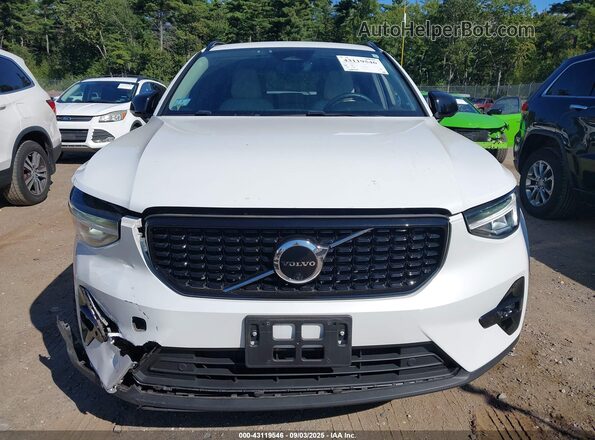 YV4L12UW6P2948418 2023 VOLVO XC40 White 