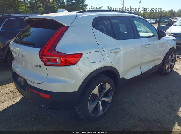 YV4L12UW6P2948418 2023 VOLVO XC40 White 