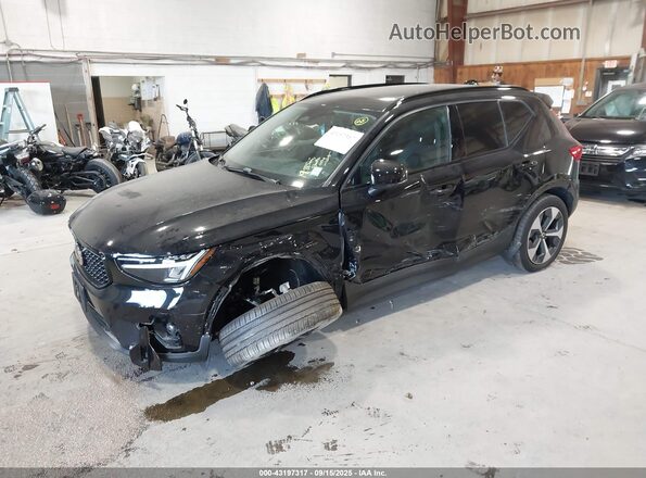 YV4L12UWXP2104172 2023 VOLVO XC40 Black Vista tres cuartos delantera izquierda