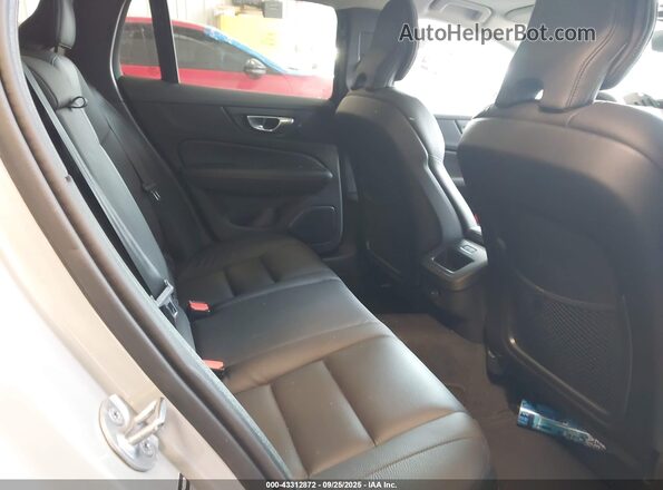 YV4L12WK1S2149939 2025 VOLVO V60 CROSS COUNTRY Silver VIN კოდის სტიკერის ხედი