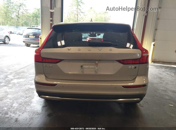 YV4L12WK1S2149939 2025 VOLVO V60 CROSS COUNTRY Silver 