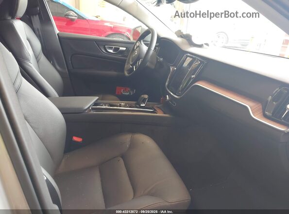 YV4L12WK1S2149939 2025 VOLVO V60 CROSS COUNTRY Silver წინა სალონის ხედი